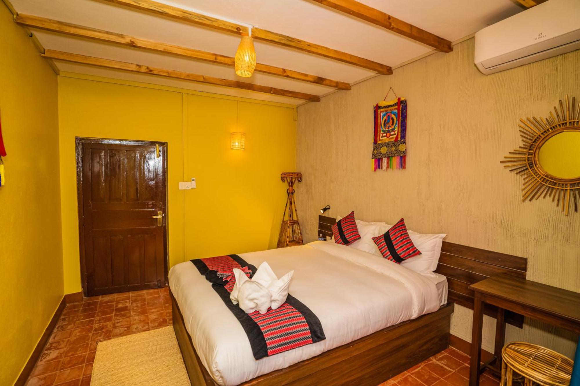 Nepali Heritage Hotel Katmandú Exterior foto