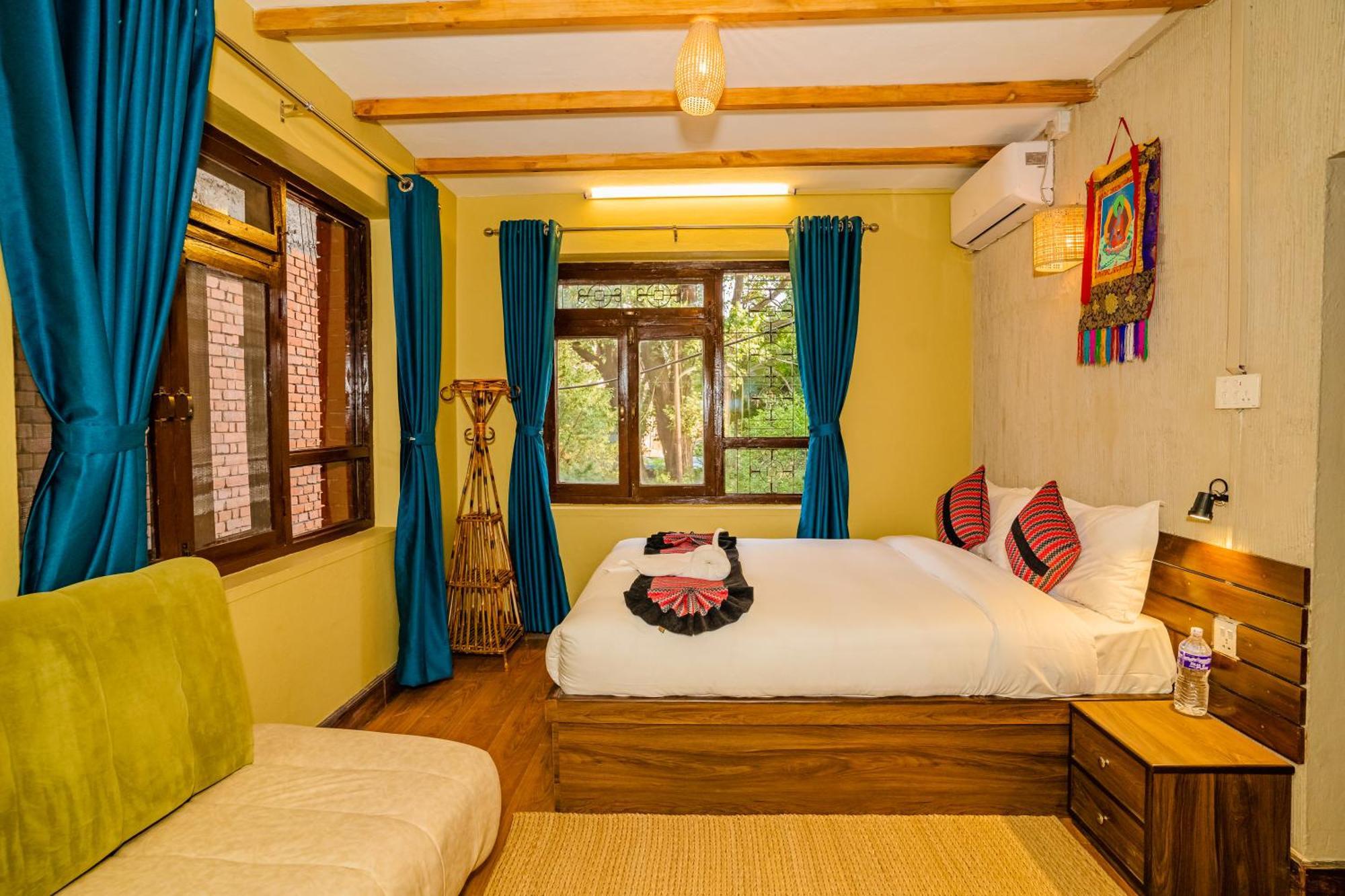 Nepali Heritage Hotel Katmandú Exterior foto