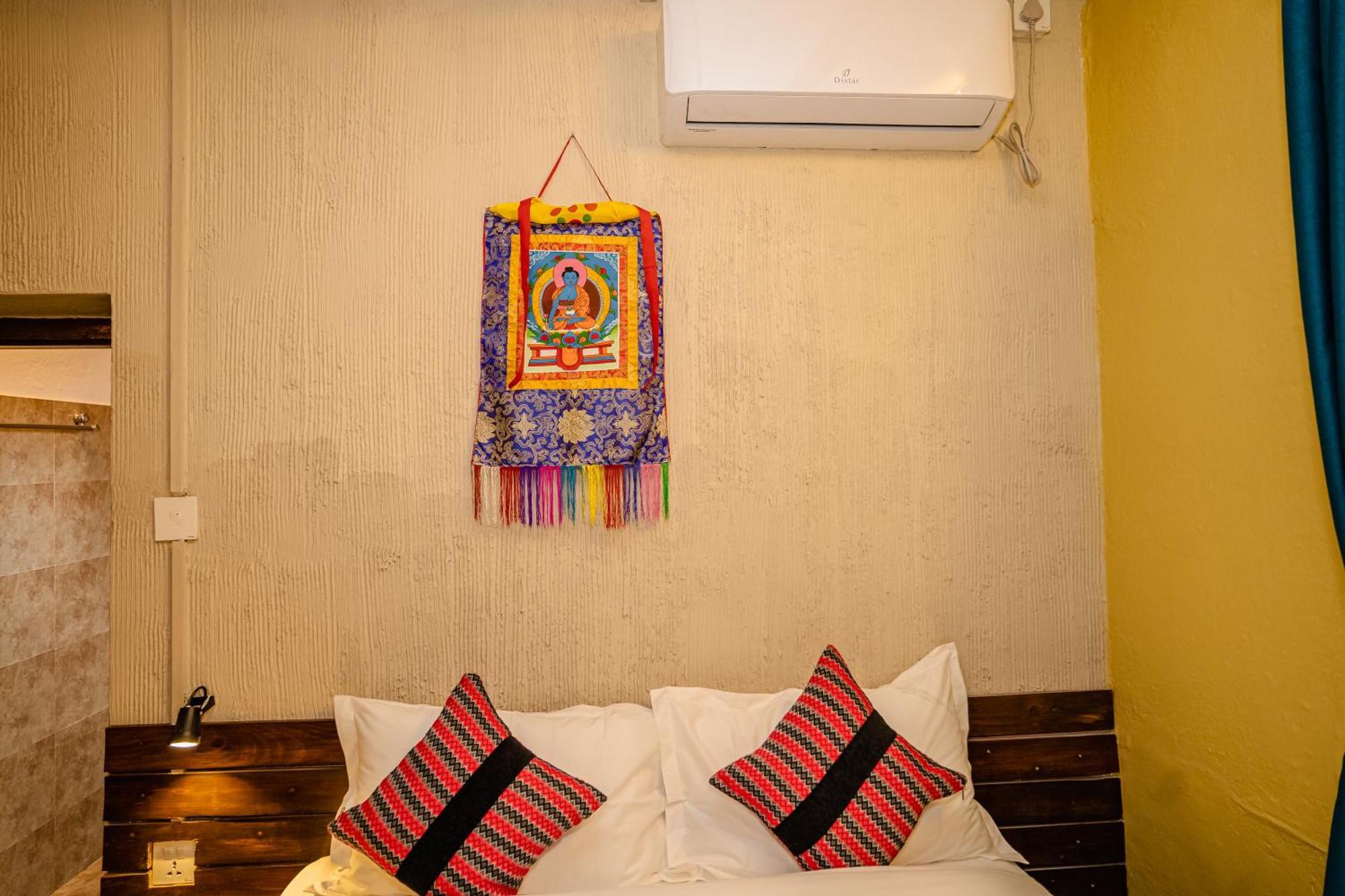 Nepali Heritage Hotel Katmandú Exterior foto