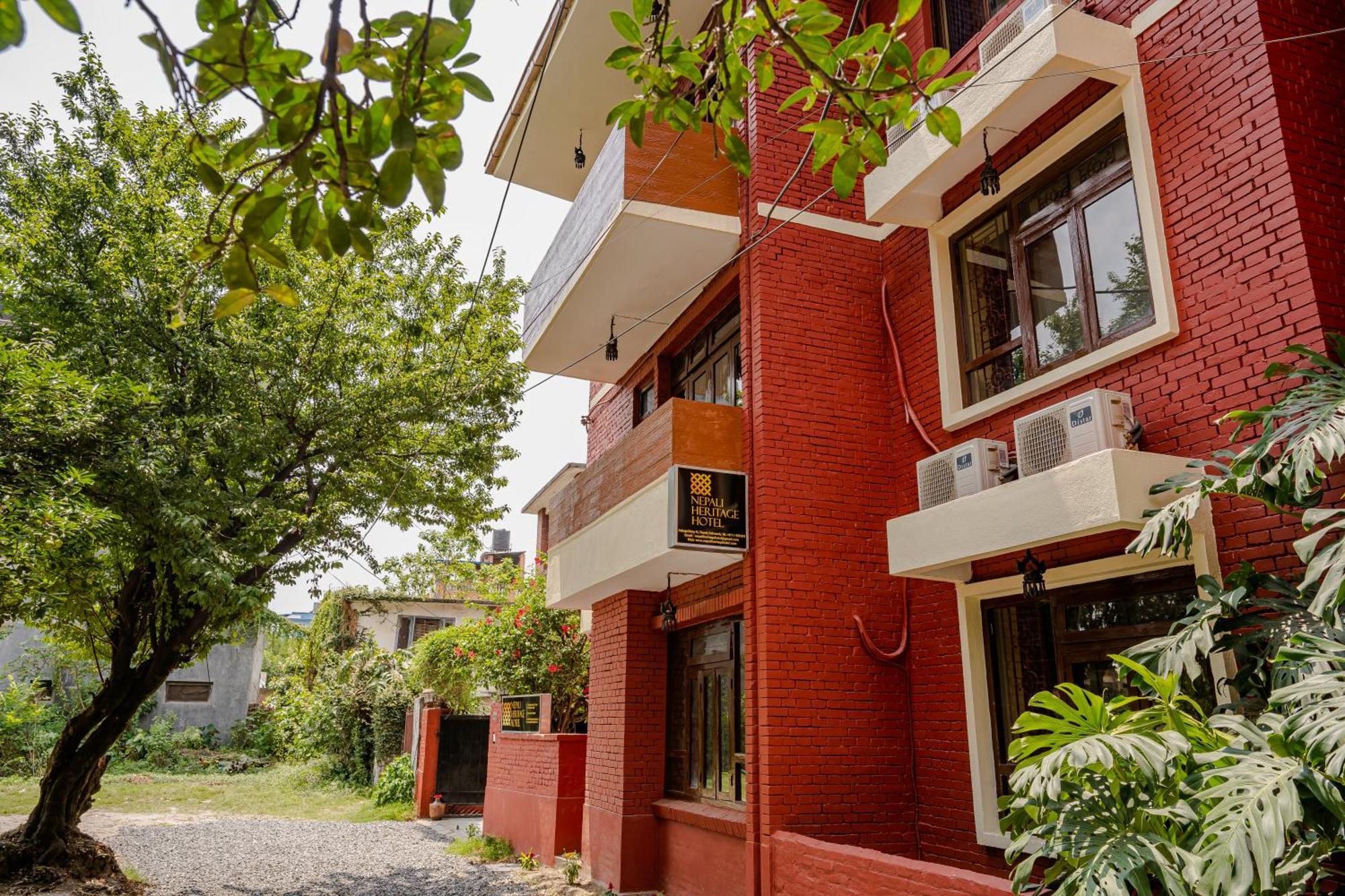 Nepali Heritage Hotel Katmandú Exterior foto