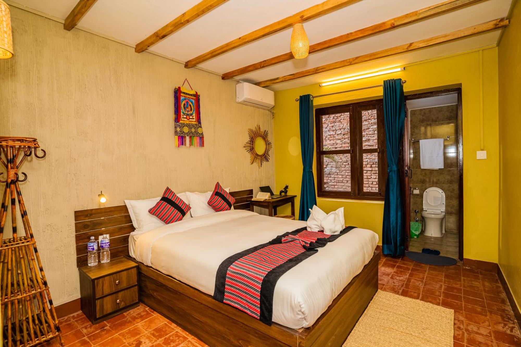 Nepali Heritage Hotel Katmandú Exterior foto