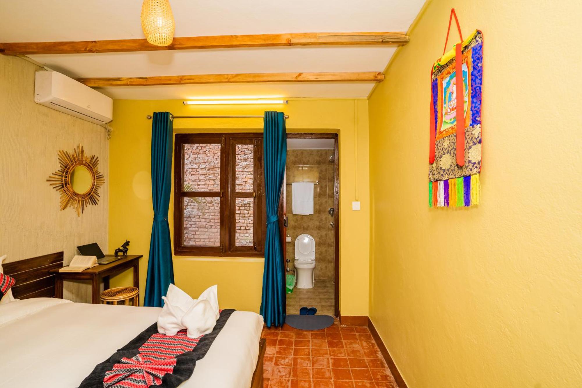Nepali Heritage Hotel Katmandú Exterior foto